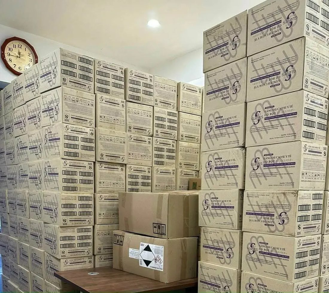 Thùng carton xếp cao trong kho