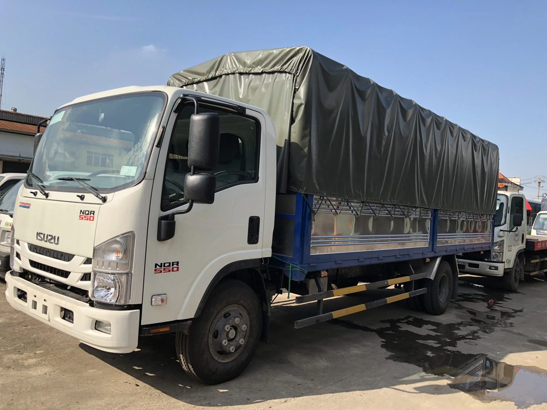 Xe tải thùng bạt chở hàng